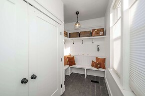 Northside Nook Home for 6!