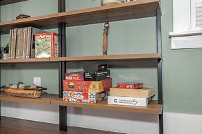 Northside Nook Home for 6!