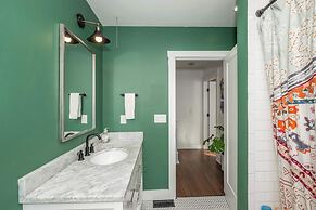 Northside Nook Home for 6!