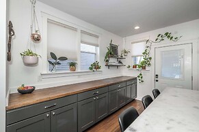 Northside Nook Home for 6!