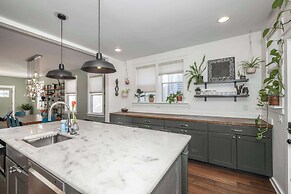 Northside Nook Home for 6!