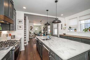 Northside Nook Home for 6!