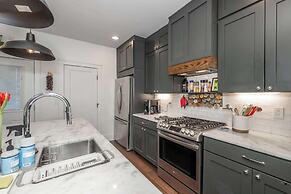 Northside Nook Home for 6!