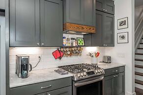 Northside Nook Home for 6!