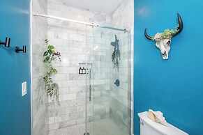 Northside Nook Home for 6!