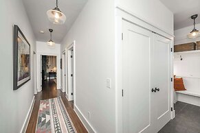 Northside Nook Home for 6!