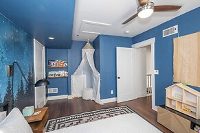 Northside Nook Home for 6!