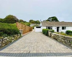 Mousehole Two-bed Bungalow With Parking
