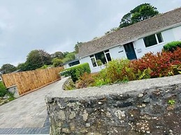 Mousehole Two-bed Bungalow With Parking
