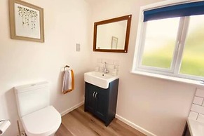 Mousehole Two-bed Bungalow With Parking