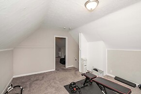 Queen City Homestead For 6!