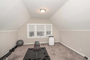 Queen City Homestead For 6!