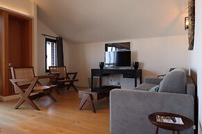 LES SUITES DU PORT by Le Saint Ferdinand