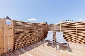 LES SUITES DU PORT by Le Saint Ferdinand