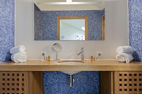 LES SUITES DU PORT by Le Saint Ferdinand