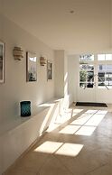 LES SUITES DU PORT by Le Saint Ferdinand