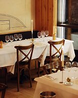 LES SUITES DU PORT by Le Saint Ferdinand