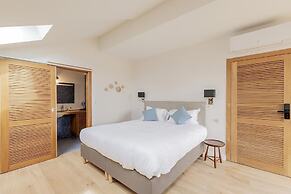 LES SUITES DU PORT by Le Saint Ferdinand