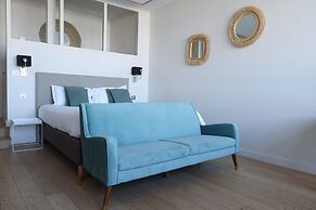 LES SUITES DU PORT by Le Saint Ferdinand