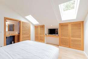 LES SUITES DU PORT by Le Saint Ferdinand