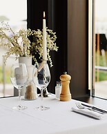 LES SUITES DU PORT by Le Saint Ferdinand