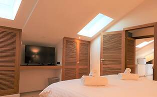 LES SUITES DU PORT by Le Saint Ferdinand