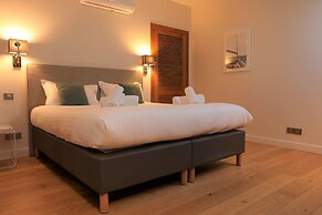 LES SUITES DU PORT by Le Saint Ferdinand