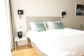 LES SUITES DU PORT by Le Saint Ferdinand
