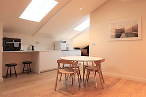 LES SUITES DU PORT by Le Saint Ferdinand