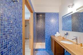 LES SUITES DU PORT by Le Saint Ferdinand