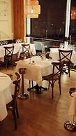 LES SUITES DU PORT by Le Saint Ferdinand