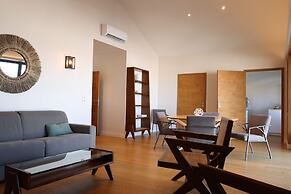 LES SUITES DU PORT by Le Saint Ferdinand