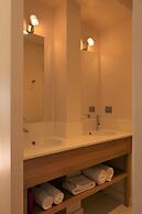 LES SUITES DU PORT by Le Saint Ferdinand