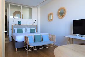 LES SUITES DU PORT by Le Saint Ferdinand