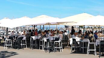 LES SUITES DU PORT by Le Saint Ferdinand