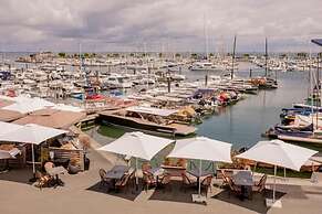 LES SUITES DU PORT by Le Saint Ferdinand