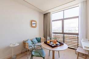 LES SUITES DU PORT by Le Saint Ferdinand