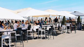 LES SUITES DU PORT by Le Saint Ferdinand