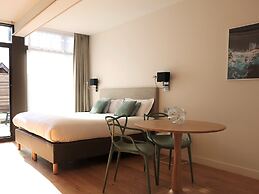 LES SUITES DU PORT by Le Saint Ferdinand