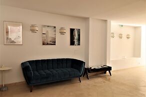 LES SUITES DU PORT by Le Saint Ferdinand