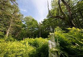 Six-Bedroom Family Retreat