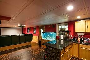 Six-Bedroom Family Retreat