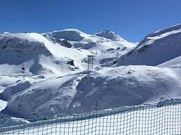 Slope-side Stay for Two Guests