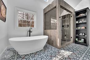 Serene Farms Hot Tub Pool Sunroom on 7 Acres