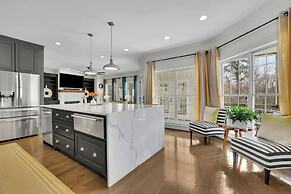 Serene Farms Hot Tub Pool Sunroom on 7 Acres