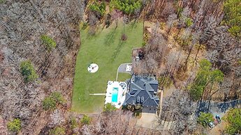 Serene Farms Hot Tub Pool Sunroom on 7 Acres