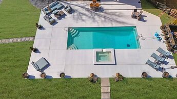 Serene Farms Hot Tub Pool Sunroom on 7 Acres