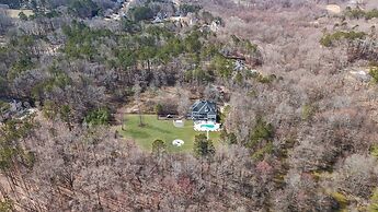Serene Farms Hot Tub Pool Sunroom on 7 Acres