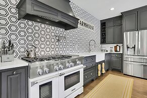 Serene Farms Hot Tub Pool Sunroom on 7 Acres