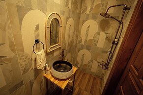 FLORA BİRGİ TAŞ KONAK